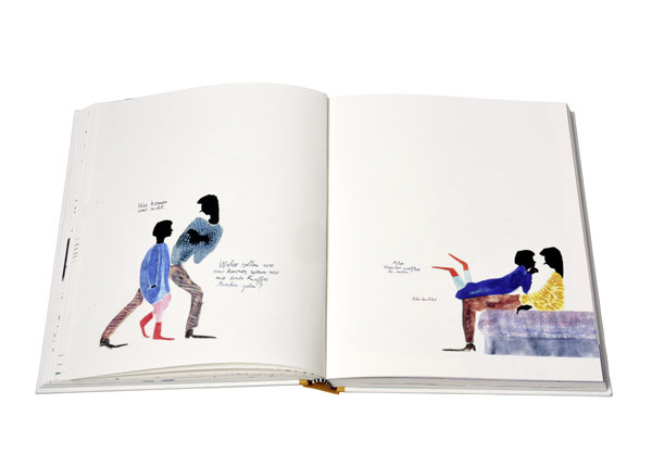 Fotografie eines offenen Buches. Auf der Doppelseite sind feine Zeichnungen zu sehen. Comic Zeichnung eines Paares. Links im Bild gehen die zwei Figuren. Der Mann fragt „Wollen wir einen Kaffee trinken gehen?“ Die Frau antwortet „Wir kennen uns nicht.“ Woraufhin der Mann erwidert „Woher sollen wir uns kennen, wenn wir nie einen Kaffee trinken gehen?“. Rechts im Bild ist folgende Zeichnung zu sehen: Der Mann stützt sich auf einem Bett ab, die Frau liegt auf seinen Beinen und fragt ihn "Also, worüber wolltest du reden?"       