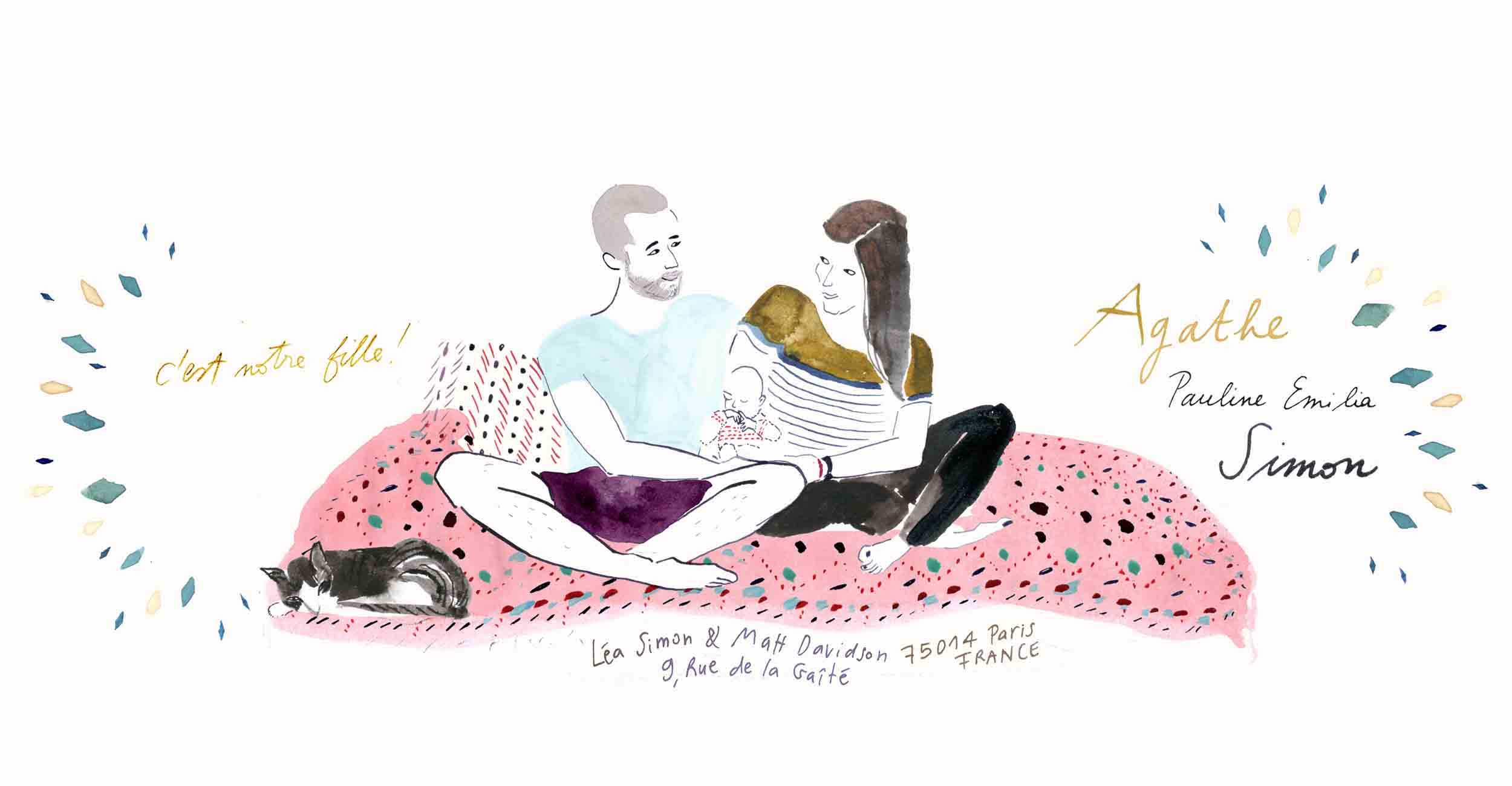 Diese Auftragszeichnung zeigt Originelle Glückwünsche zur Geburt. Ein Paar sitzt auf einem Sofa mit gestricktem Rosa Stoff. Die Frau und der Mann schauen sich an, beide lächeln. Zwischen ihnen ist ein ganz kleines Baby, das ein paar Wochen alt ist. Links im Bild ist in filigraner Schrift zu lesen „Es ist unsere Tochter!“ auf Französisch geschrieben. Rechts im Bild steht der vollständige Name des Babys „Agathe Pauline Emilia Simon“. Unter dem Sofa steht ein Text in Handschrift: Die Adresse des Paares.