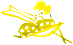 Tusche Illustration. Die kleine Frau mit gepunktetem Outfit sitzt gemütlich in einem Liegestuhl. Sie liest eine große Broschüre. Die Comic Zeichnung ist mit Pinsel und Feder gezeichnet.   