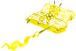 Tusche Illustration im Stil einer Comic Zeichnung. Die kleine Frau mit gepunktetem Outfit liegt kopfüber auf ihrem Sofa, die Beine hoch. Sie hat die Augen zu und lächelt. Sie hält einen überdimensionalen Pinsel in der Hand, der eine farbige Spur auf dem Boden hinterlässt. Die feine Zeichnung ist mit Pinsel und Feder gezeichnet.    